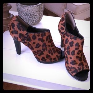 Banana Republic Leopard print shoes